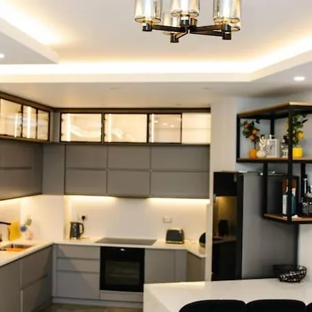 Charming & Panoramic 2 Bed In The Heart Of Tirana