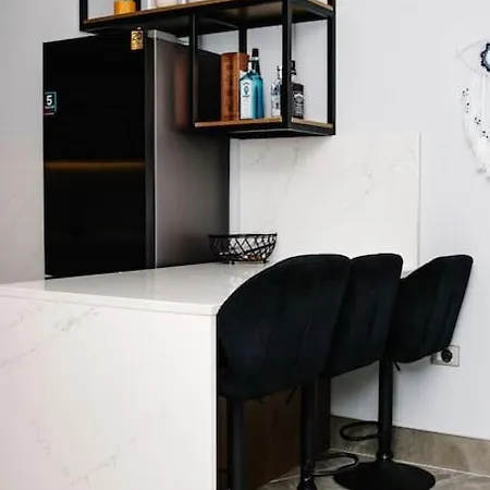 Apartment Charming & Panoramic 2 Bed In The Heart Of *